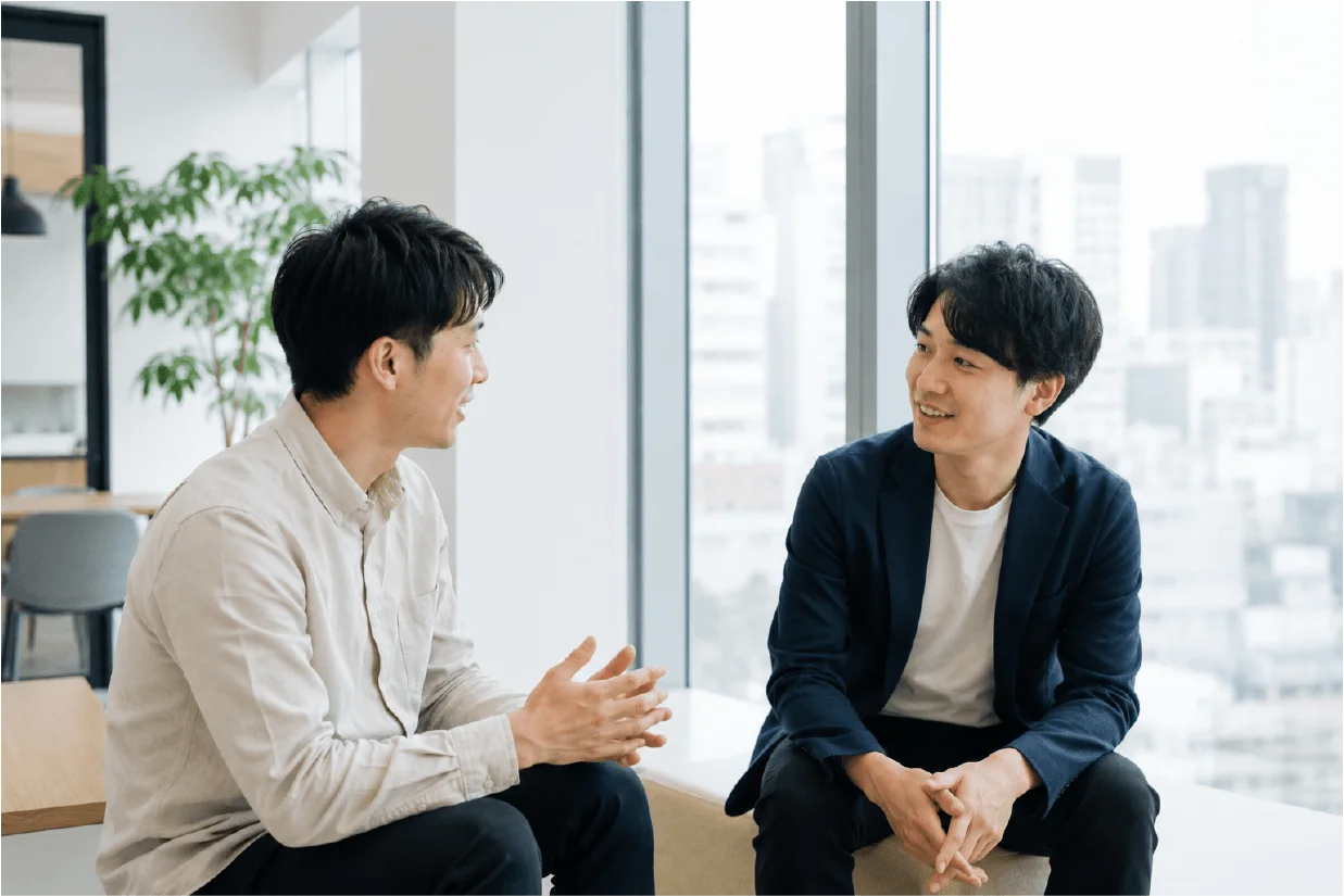 CLINKSで活躍する社員の談笑